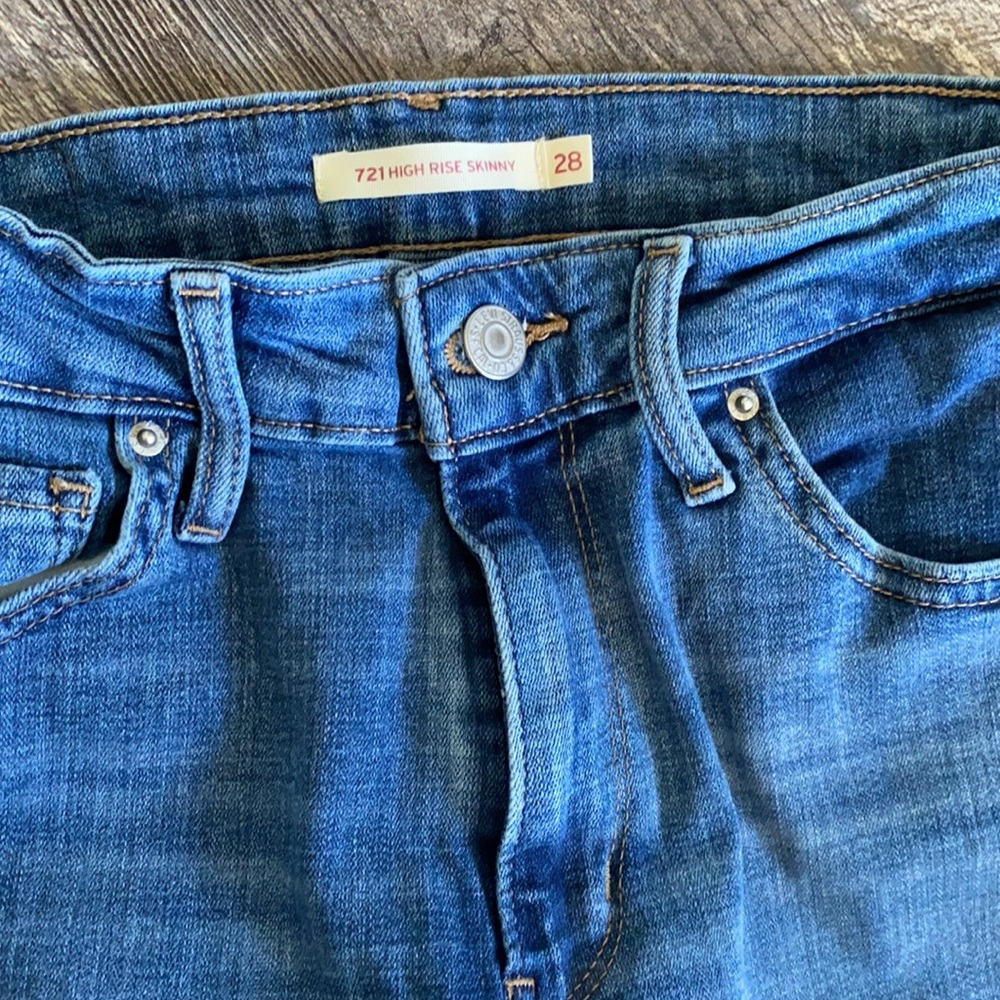 Two pairs high waisted Levi’s - Picture 3 of 4